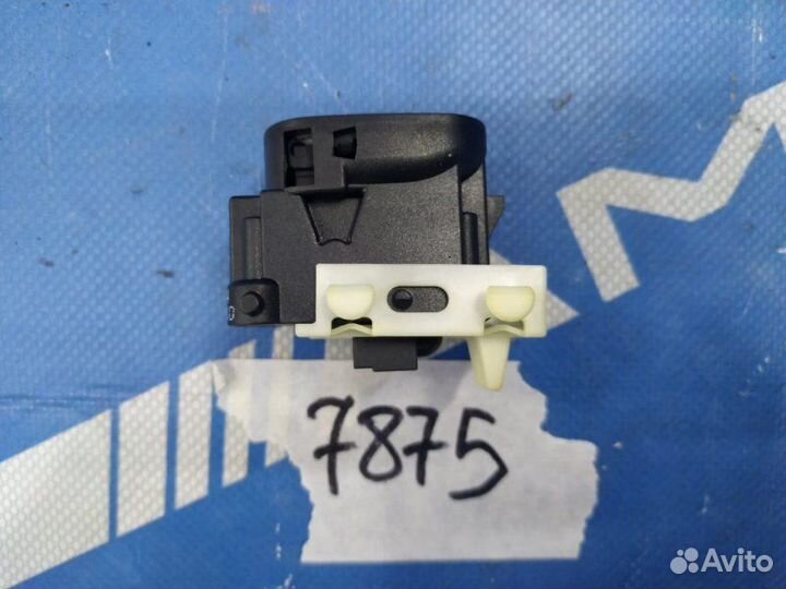 Кнопка стеклоподъемника Mercedes С180 W203 271.946