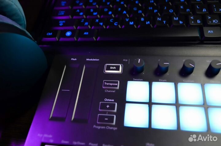 Midi Контроллер novation launchkey mini mk3