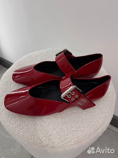 Лаковые красные балетки