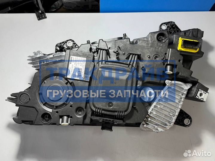Фара головного света Вольво Фш4 Фм4 левая