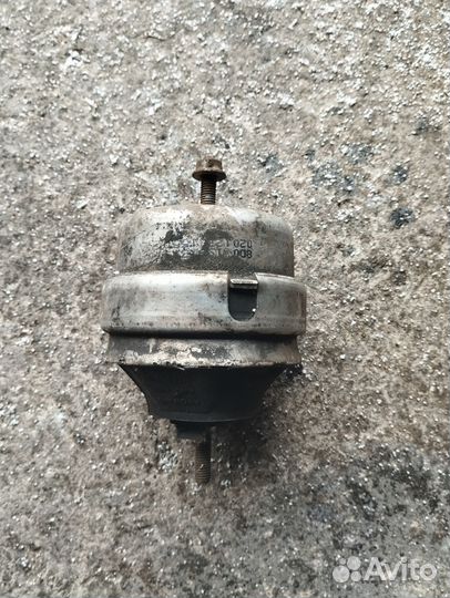 Подушка опора, кронштейн двигателя Ауди а6 с5