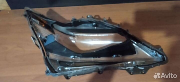 Стекло Автомобильной фары Toyota 8117130G10