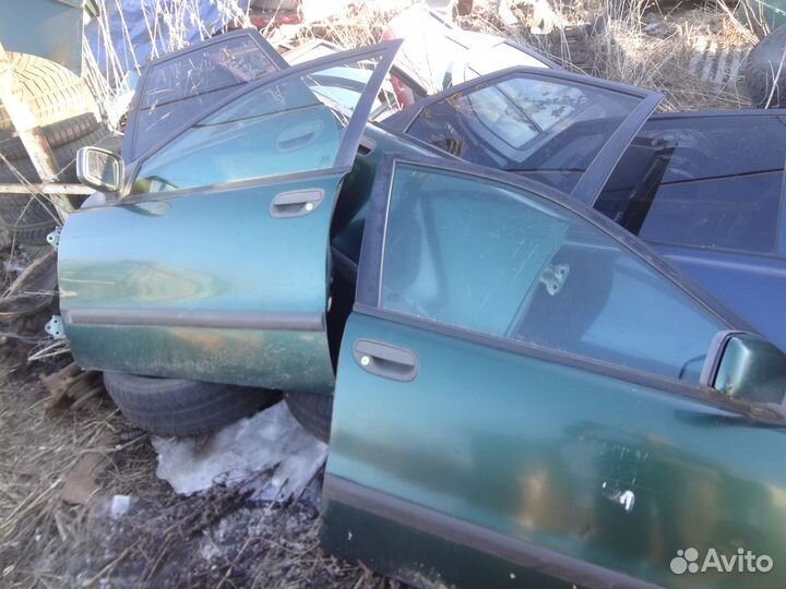 Volvo S40 V40 97года запчасти стекла дверей