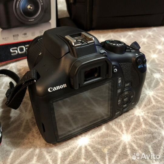 Canon EOS 1300D(W) + сумка и карта памяти на 16GB
