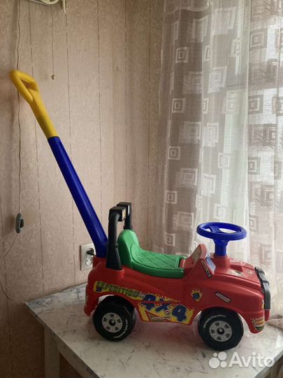 Детская машинка каталка с ручкой