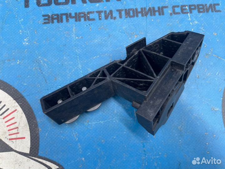 Крепление фары переднее левое Mercedes-Benz