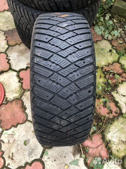 Goodyear Ultragrip Ice Arctic 205/55 R16