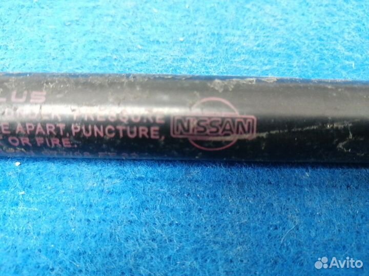 Амортизатор крышки багажника правый 90450-JD01B