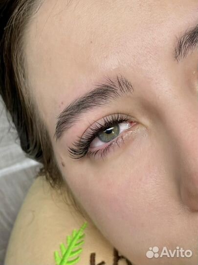 Модель на наращивание ресниц