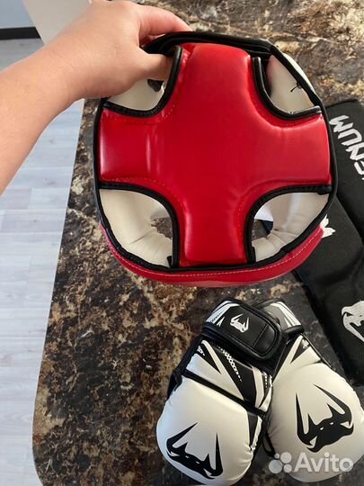 Шлем и перчатки