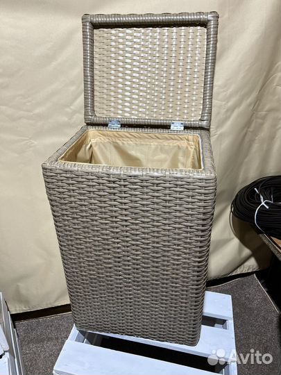 Плетеная корзина для белья с крышкой