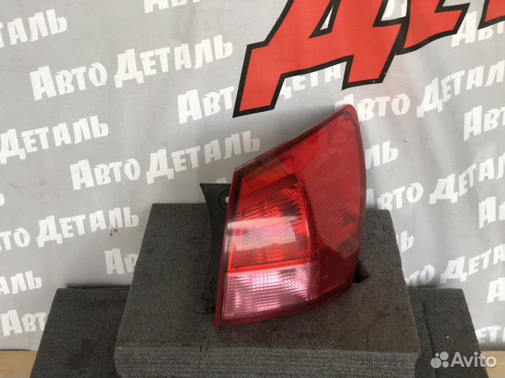 Фонарь задний наружный правый Nissan Qashqai (J10)