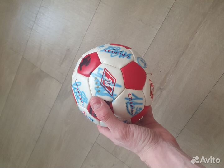 Продаётся мяч с автографом фк Спартак Москва