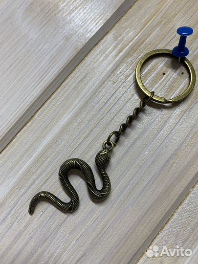 Брелоки змея металический
