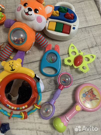 Развивающие игрушки для малышей пакетом