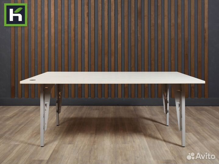 Стол для переговорной