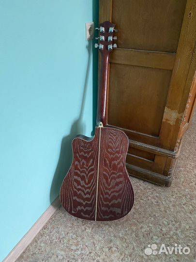 Акустическая гитара