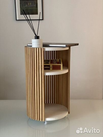 Журнальный столик на колесиках