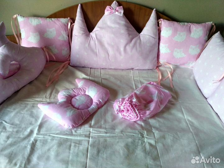 Бортики в кроватку для маленькой принцессы