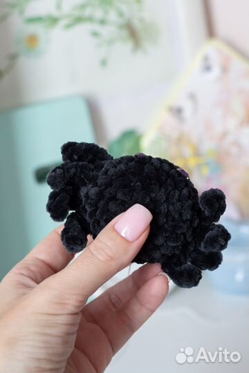 Брелок для ключей Паук черный вязаный 9см