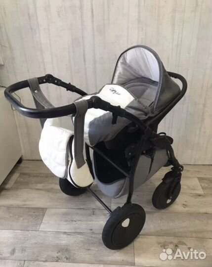 Коляска Zippy Classic 3 в 1