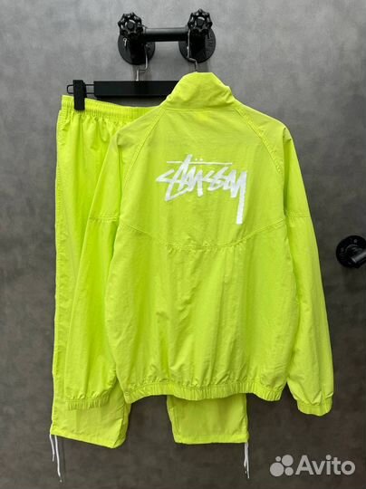 Яркий костюм Stussy