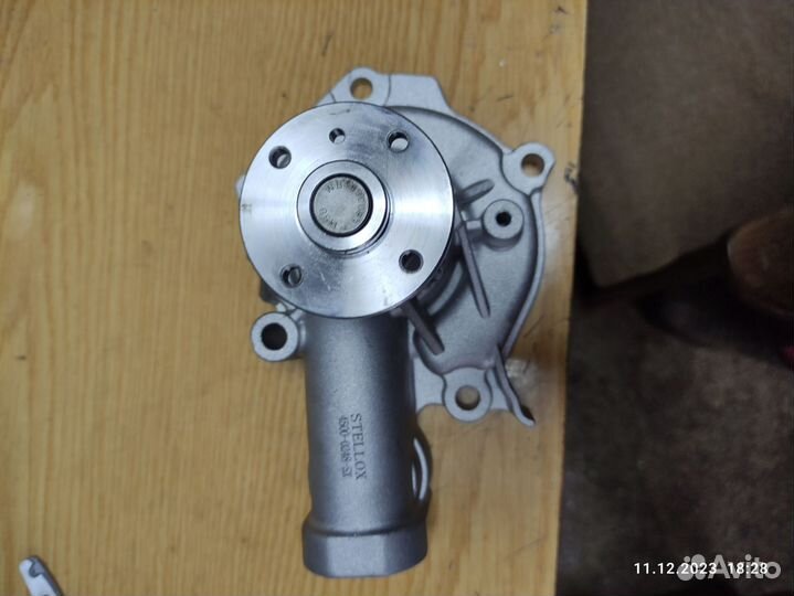 Водяная помпа Митсубиси Спейс вагон