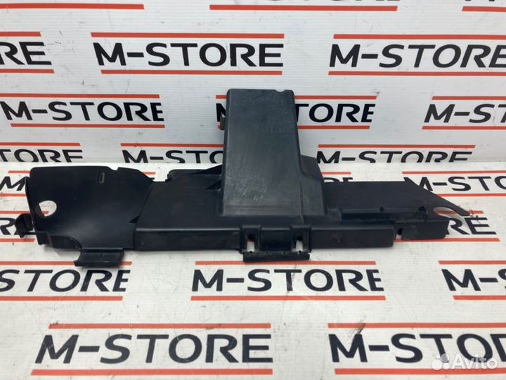 Воздуховод радиатора передний правый Volkswagen