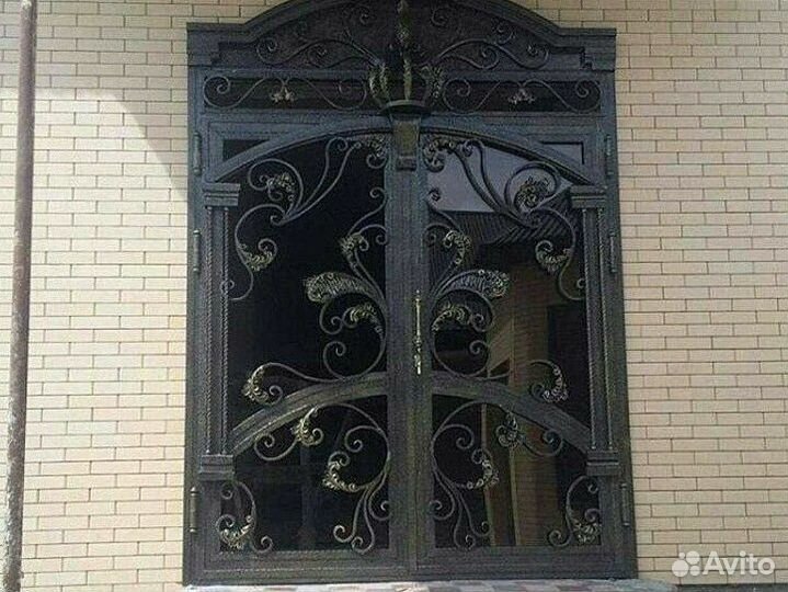 Кованая дверь входная