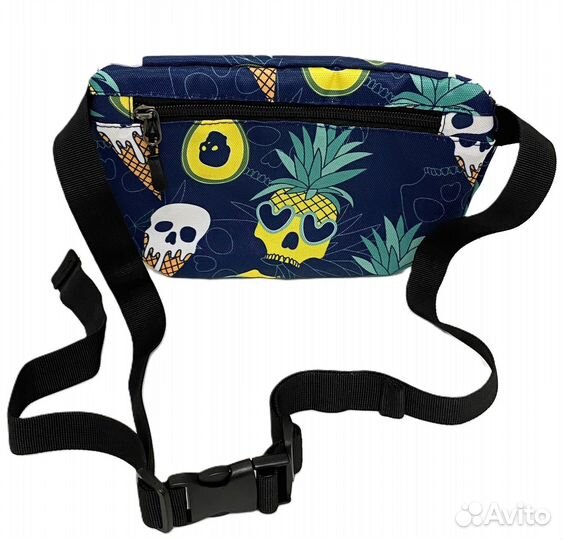 Кепка и напоясная сумка