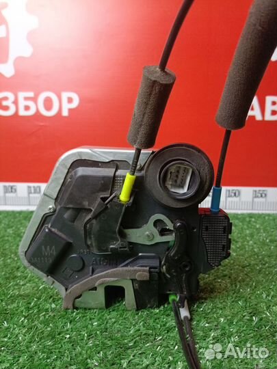 Замок двери передней левой Toyota RAV4 CA40