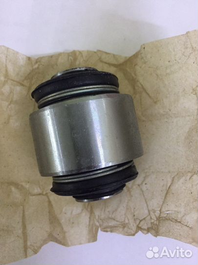 Сайлентблок цапфы задней подвески,верхний. Ford
