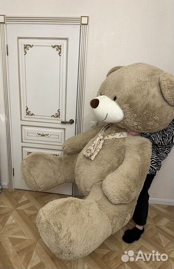 Плюшевый медведь огромный