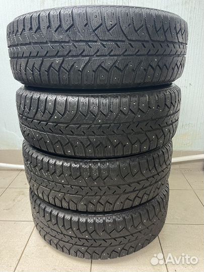 Bridgestone Ice Cruiser 7000 235/65 R17