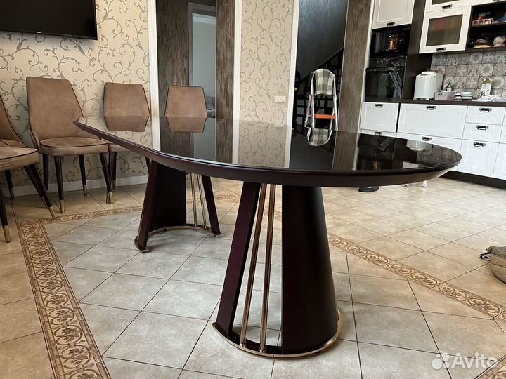 Стол обеденный