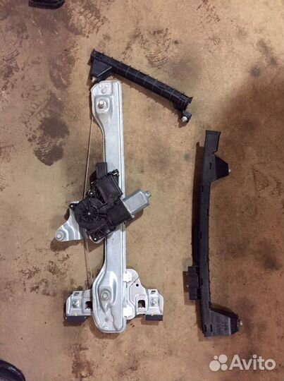 Передний левый стеклопдъемник 25984343