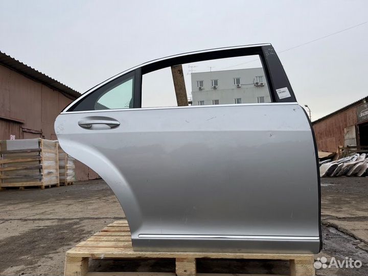 Дверь задняя правая Mercedes S-Class W221