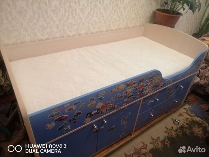 Кроватка с новым матрасом. Новая