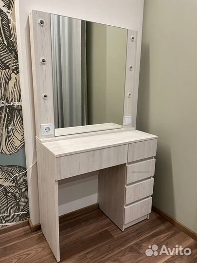 Туалетный стол