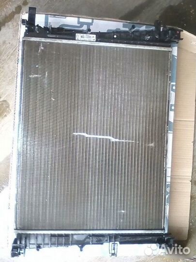 Радиатор охлаждения Renault Logan