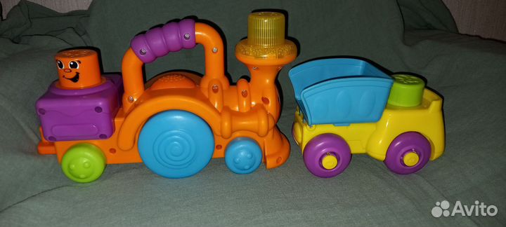 Паровозик музыкальный и грузовичок fisher price