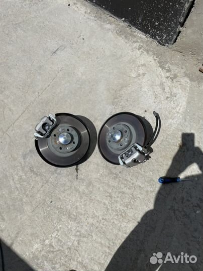 Дисковые тормоза задние на Веста вкомплекте