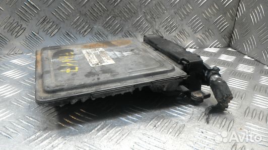 Блок управления двс volkswagen passat B6 (7BN17PC0