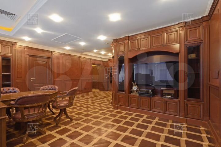 6-к. квартира, 300 м², 1/7 эт.