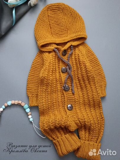 Вязаный комбинезон для новорожденного