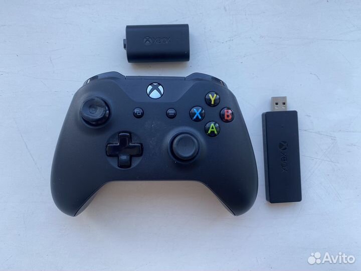 Геймпад с аккумулятором Microsoft Xbox Wireless