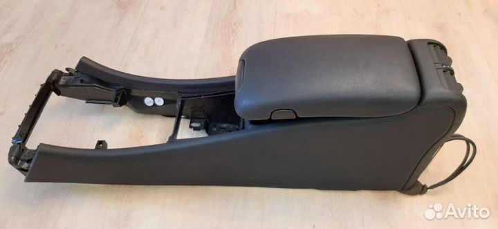 Подлокотник Mercedes C-Class W203 Рестайлинг