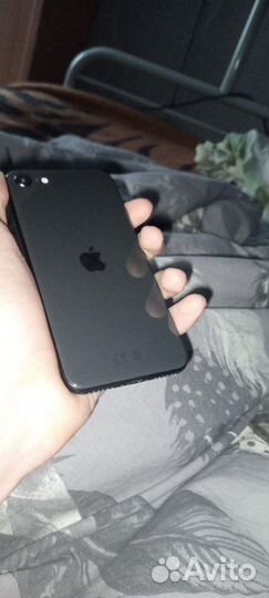 Телефон iPhone se 2020
