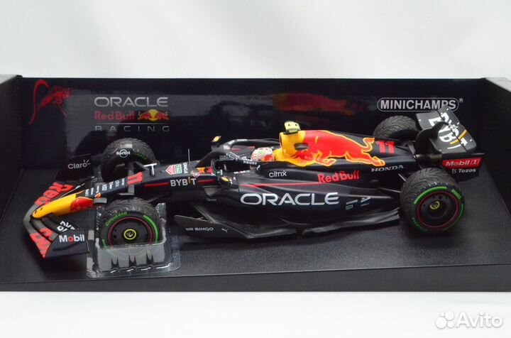 1/18, Oracle Red Bull RB18 S. Perez, Minichamps