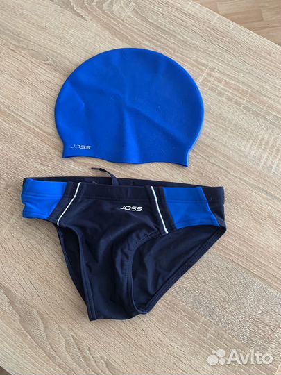 Плавки и шапочка для бассейна